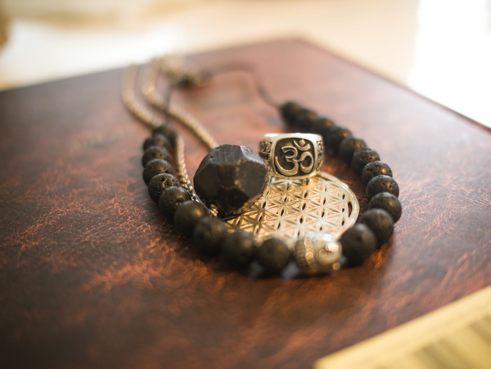 Black Onyx Meaning: Here's What It Means and How to Use It